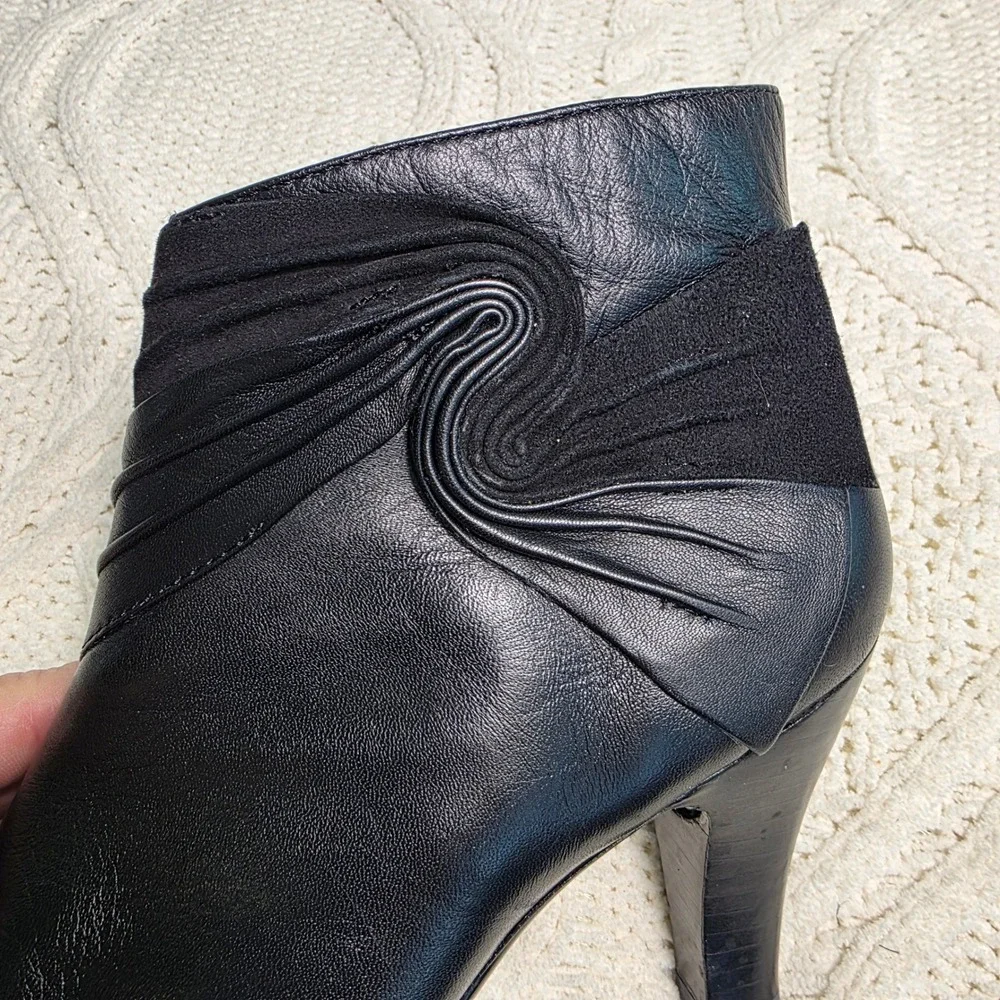 Sofft Ankle Boots Black Leather Suede Ruched‎ Swirl Heeled Booties Womens 9M